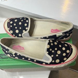 Simple black polka dot size 8 slip on